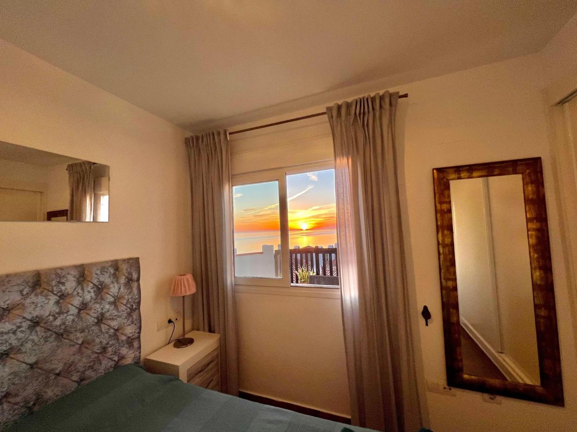 Beachfront Penthouse Apartment With Large Terrace And Breathtaking Sea Views Close To Marbella Spain Sitio de Calahonda Exterior foto